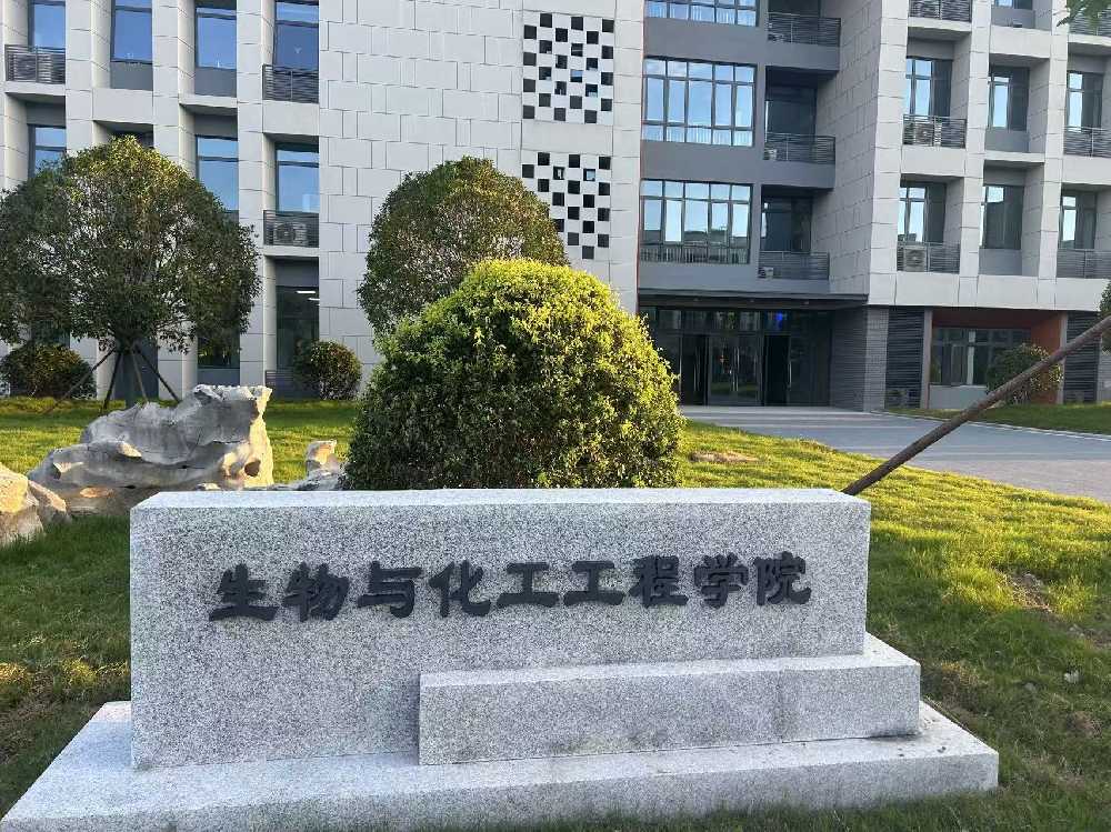 博湖县扬州职业大学体育场高杆灯项目